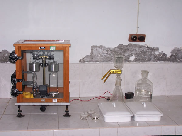 检测设备-电光分析天平